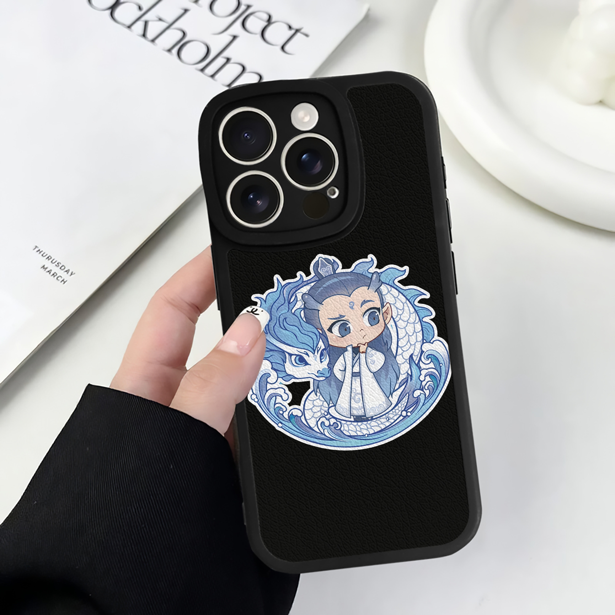 （画像用） Ne Zha 2 ナタ 魔童の大暴れ 【iPhone 16シリーズ対応】シリコンスマホケース（レザー調） 材質：シリコン